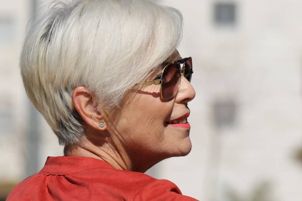 Frisuren ab 50 für kurze Haare